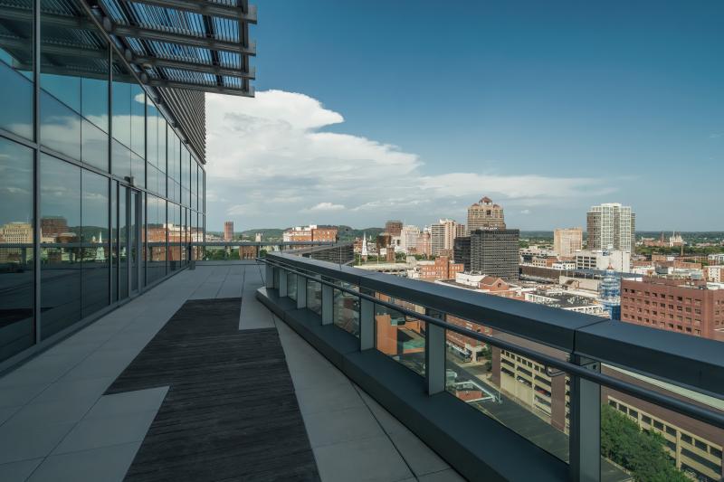 wu-tsai-institute-100-college-street-exterior-terrace-looking-at-science-hill